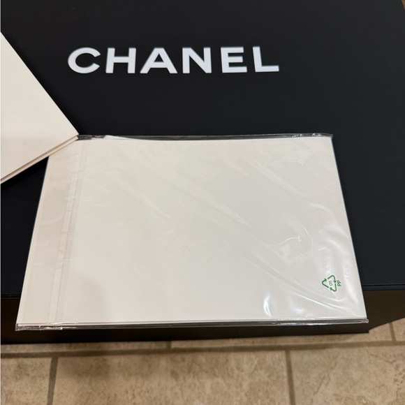 Chanel Magnetic Storage Box Lux Fold Authentication Cards Storage Clean - Picture 3 of 14